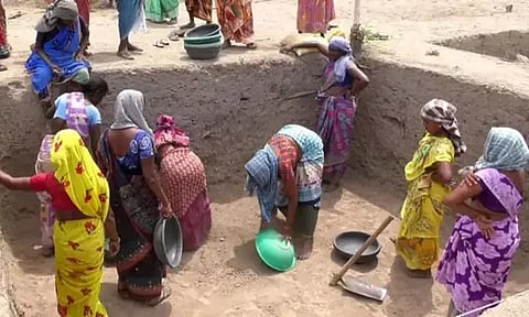 வெம்பக்கோட்டையில் கூடுதல் அகழாய்வு குழிகள் தோண்டும் பணி தொடக்கம்