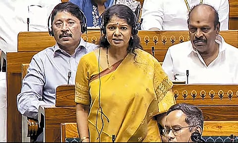 மும்மொழிக் கொள்கை: நாடாளுமன்றத்தில் விவாதிக்கக்கோரி கனிமொழி எம்.பி. நோட்டீஸ்