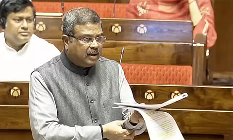 அவையில் தவறான தகவல் தரவில்லை: தர்மேந்திர பிரதான்