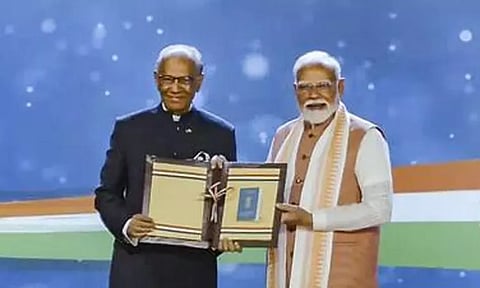 பிரதமர் மோடிக்கு மொரிஷியஸ் நாட்டின் உயரிய விருது