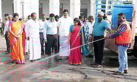 சென்னையில் தூய்மைப் பணிக்கு 30 வாகனங்களை தொடங்கி வைத்தார் மேயர் பிரியா