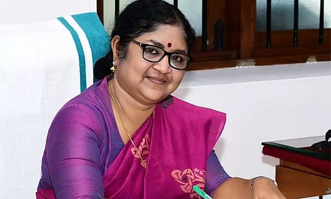 மும்மொழிக் கொள்கையை ஆதரிக்கிறோம்.. ஆனால் இந்தியை திணிக்கக் கூடாது: கேரள மந்திரி பேட்டி