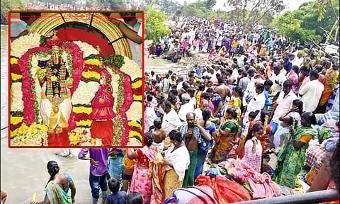 கவுதம நதியில் அருணாசலேஸ்வரர் தீர்த்தவாரி: ஏராளமான பக்தர்கள் நீராடினர்