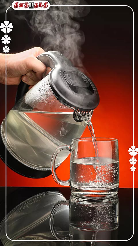 வெயில் காலத்தில் வெந்நீர் குடிக்கலாமா?