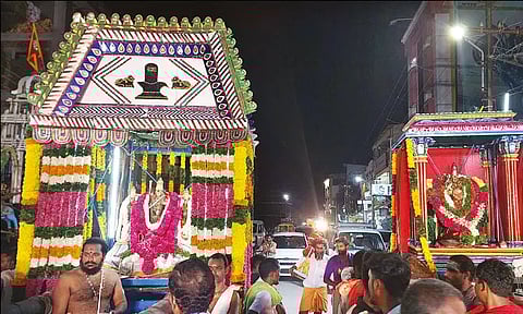 திருச்செந்தூரில் மாசித்திருவிழா தெப்ப உற்சவம் கோலாகலம்