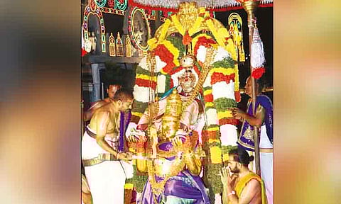 திருப்பதி ஏழுமலையான் கோவிலில் பவுர்ணமி கருட சேவை