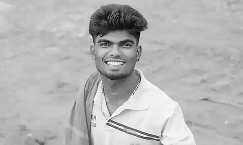 கீழக்கரை ஜல்லிக்கட்டில் மாடு முட்டி வாலிபர் உயிரிழப்பு