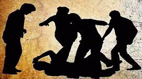 இளைஞர் குத்திக்கொலை... குற்றத்தை மறைக்க ரெயில் தண்டவாளத்தில் உடலை வீசிய குற்றவாளிகள்