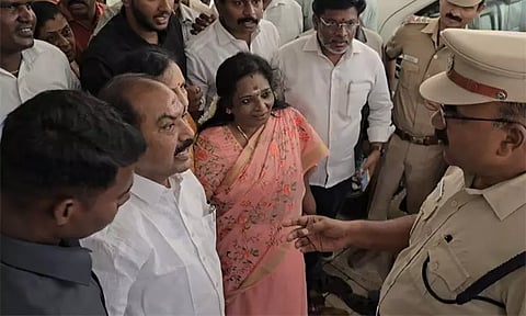 நாங்கள் என்ன பயங்கரவாதிகளா? - தமிழிசை சவுந்தரராஜன் ஆவேசம்