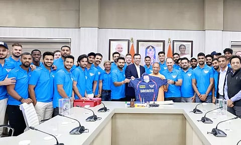 உ.பி. முதல்-மந்திரியை சந்தித்து வாழ்த்து பெற்ற லக்னோ அணியினர்