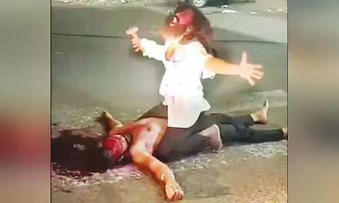 நடுரோட்டில் கொலை செய்வதுபோல் 'ரீல்ஸ்' வீடியோ எடுத்த வாலிபர்கள் கைது