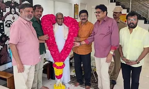 இளையராஜாவை சந்தித்து வாழ்த்து தெரிவித்த பிரபல இயக்குனர்கள்