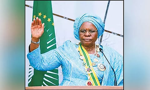 நமீபியாவின் முதல் பெண் அதிபராக நெடும்போ பதவியேற்பு