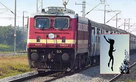 பாலியல் தொல்லை; ஓடும் ரெயிலில் இருந்து குதித்த இளம்பெண் படுகாயம்