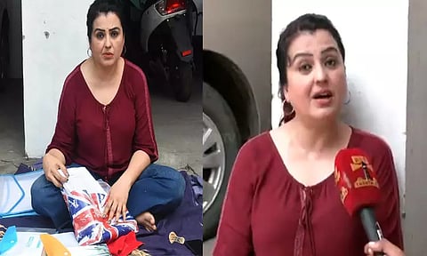 பெப்சி யூனியன் முன் நடிகை சோனா தர்ணா போராட்டம்