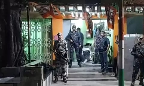 மே.வங்காளத்தில் பாஜக மூத்த தலைவர் வீட்டருகே துப்பாக்கி சூடு நடத்தப்பட்டதால் பரபரப்பு