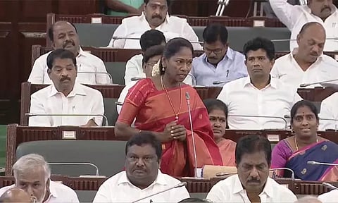 சிவப்பு ஆடையில் வந்து சக்தி மாநாடு நடத்த கோரிக்கை வைத்த சட்டமன்ற உறுப்பினர் தமிழரசி