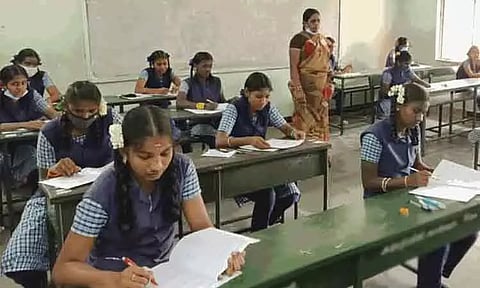 10-ம் வகுப்பு பொதுத்தேர்வு இன்று தொடக்கம்