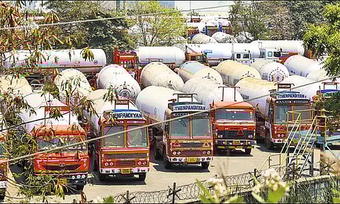 கோரிக்கை நிறைவேறும் வரை போராட்டம் தொடரும் - கியாஸ் டேங்கர் லாரி உரிமையாளர்கள் அறிவிப்பு