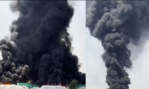 ராணிப்பேட்டை: பற்றி எரிந்த பிளாஸ்டிக் குடோன்... வானுயர எழுந்த கரும்புகை