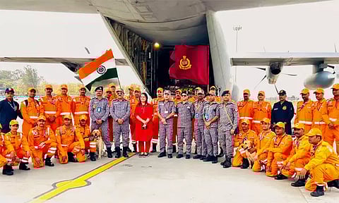 இந்தியாவில் இருந்து மியான்மருக்கு 80 மீட்புப் படை வீரர்கள் அனுப்பி வைப்பு