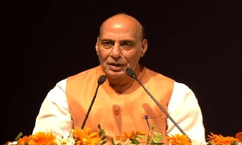 இந்தி மூலம் இணைப்பை ஏற்படுத்த விரும்புகிறோம் - ராஜ்நாத் சிங்