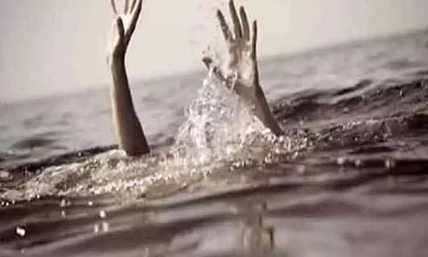 கிருஷ்ணகிரி: தண்ணீர் தொட்டியில் மூழ்கி தந்தை-மகன் பலி