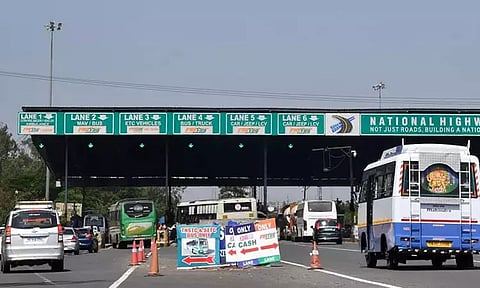 தமிழ்நாட்டில் 46 சுங்கச்சாவடிகளில் கட்டணம் உயர்வு: நள்ளிரவு முதல் அமலுக்கு வந்தது