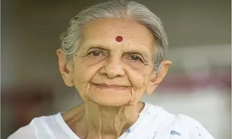 மகாத்மா காந்தியின் கொள்ளுப்பேத்தி காலமானார்