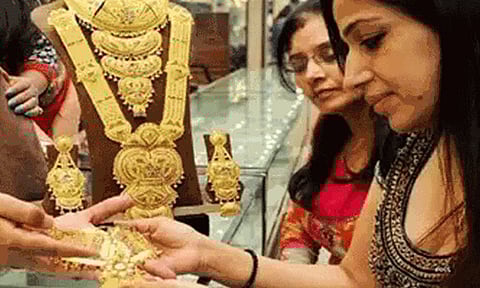 அதிரடியாக குறைந்த தங்கம் விலை... இன்றைய நிலவரம் என்ன?