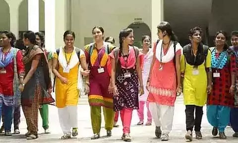 இந்த ஆண்டு கல்லூரியில் சேர வேண்டுமா?.. இதையெல்லாம் தயார் செய்யுங்கள் மாணவர்களே...