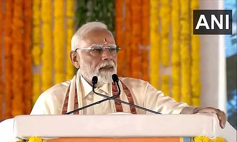 தமிழ் மொழியில் கையெழுத்திடுங்கள்: பிரதமர் மோடி பரபரப்பு பேச்சு