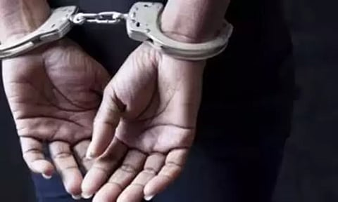 உணவு டெலிவரி செய்வது போல்.. வீடு தேடி சென்று போதை பொருள் விற்ற பெண் கைது