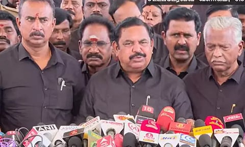 சட்டப்பேரவையில் இருந்து அதிமுகவினர் வெளிநடப்பு