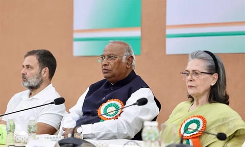 ஆமதாபாத்தில் இன்று காங்கிரஸ் தேசிய செயற்குழு கூட்டம் - சோனியா, ராகுல் பங்கேற்பு