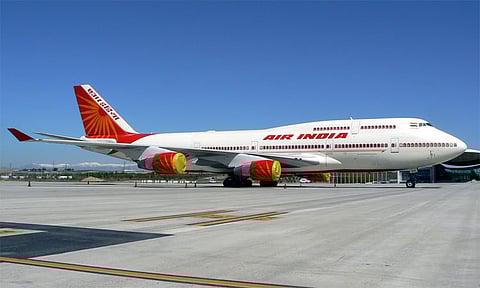 ஏர் இந்தியா விமானத்தில் சக பயணி மீது சிறுநீர் கழித்தவரால் அதிர்ச்சி