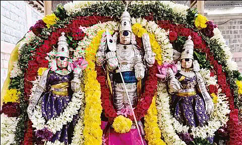 பங்குனி உத்திர திருவிழா: சென்னிமலை முருகன் கோவிலில் நாளை தேரோட்டம்