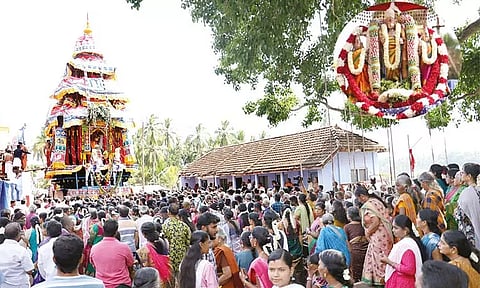 பங்குனி தேரோட்டம்.. பறக்கை மதுசூதன பெருமாள் கோவிலில் குவிந்த பக்தர்கள்