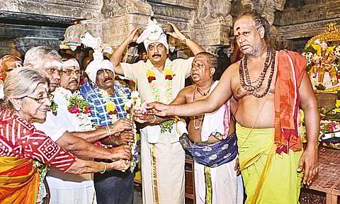 நெல்லையப்பர் கோவிலில் செங்கோல் வழங்கும் விழா: திரளான பக்தர்கள் தரிசனம்