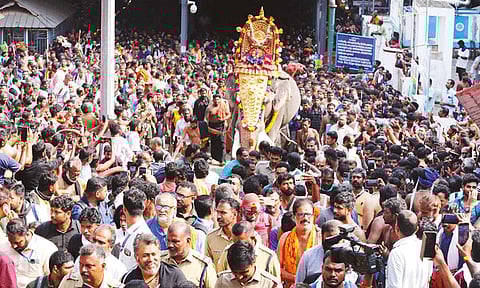 பங்குனி உத்திரம் திருவிழா: பம்பை ஆற்றில் அய்யப்பனுக்கு ஆராட்டு