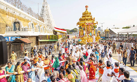 வசந்தோற்சவம் 2-வது நாள்:தங்கத்தேரில் ஸ்ரீதேவி, பூதேவி, மலையப்பசாமி பவனி