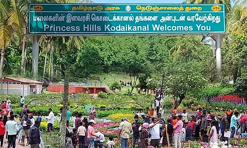 வார விடுமுறை: கொடைக்கானலில் குவிந்த சுற்றுலா பயணிகள்