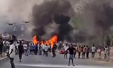 வக்பு சட்டத்துக்கு எதிராக நடந்த போராட்டத்தில் வன்முறை; 3 பேர் பலி