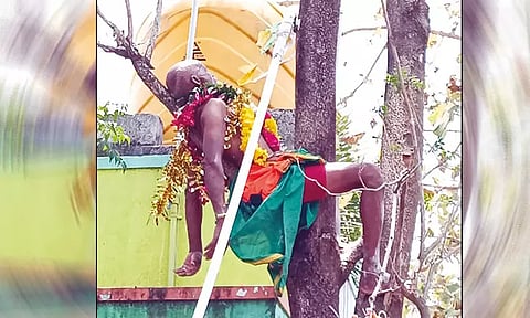 மரம் விட்டு மரம் தாவி பக்தர்களுக்கு அருள் வாக்கு.. கோவில் திருவிழாவில் வினோதம்