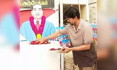 அம்பேத்கர் சிலைக்கு த.வெ.க. தலைவர் விஜய் மரியாதை