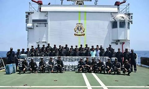 குஜராத்: ரூ.1,800 கோடி மதிப்பிலான போதை பொருட்கள் பறிமுதல்