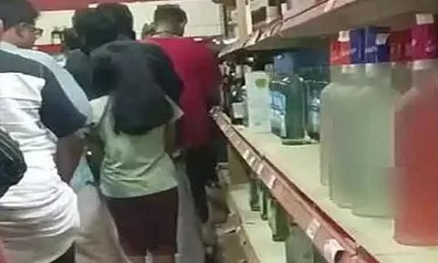 கேரளா: மதுபானம் வாங்க 10 வயது மகளை கடைக்கு அனுப்பிய தந்தை; போலீசார் சம்மன்