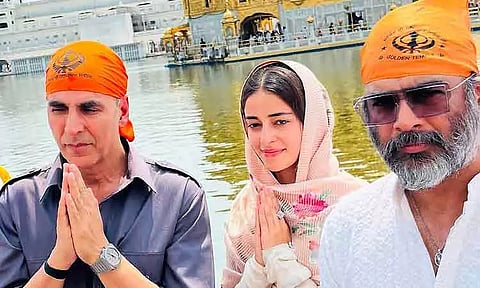 Kesari Chapter 2: Akshay Kumar, R Madhavan And Ananya Panday Visit Golden Temple