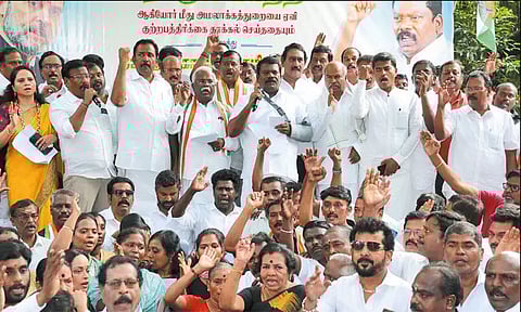 கண்டன ஆர்ப்பாட்டம்: செல்வப்பெருந்தகை உள்பட 214 பேர் மீது வழக்குப்பதிவு