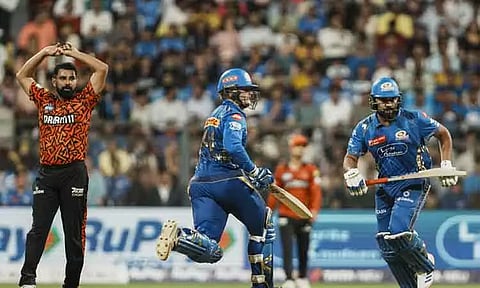 முதல் அணியாக 300 ரன்கள்: டேல் ஸ்டெயினின் கணிப்பை பொய்யாக்கிய ஐதராபாத்